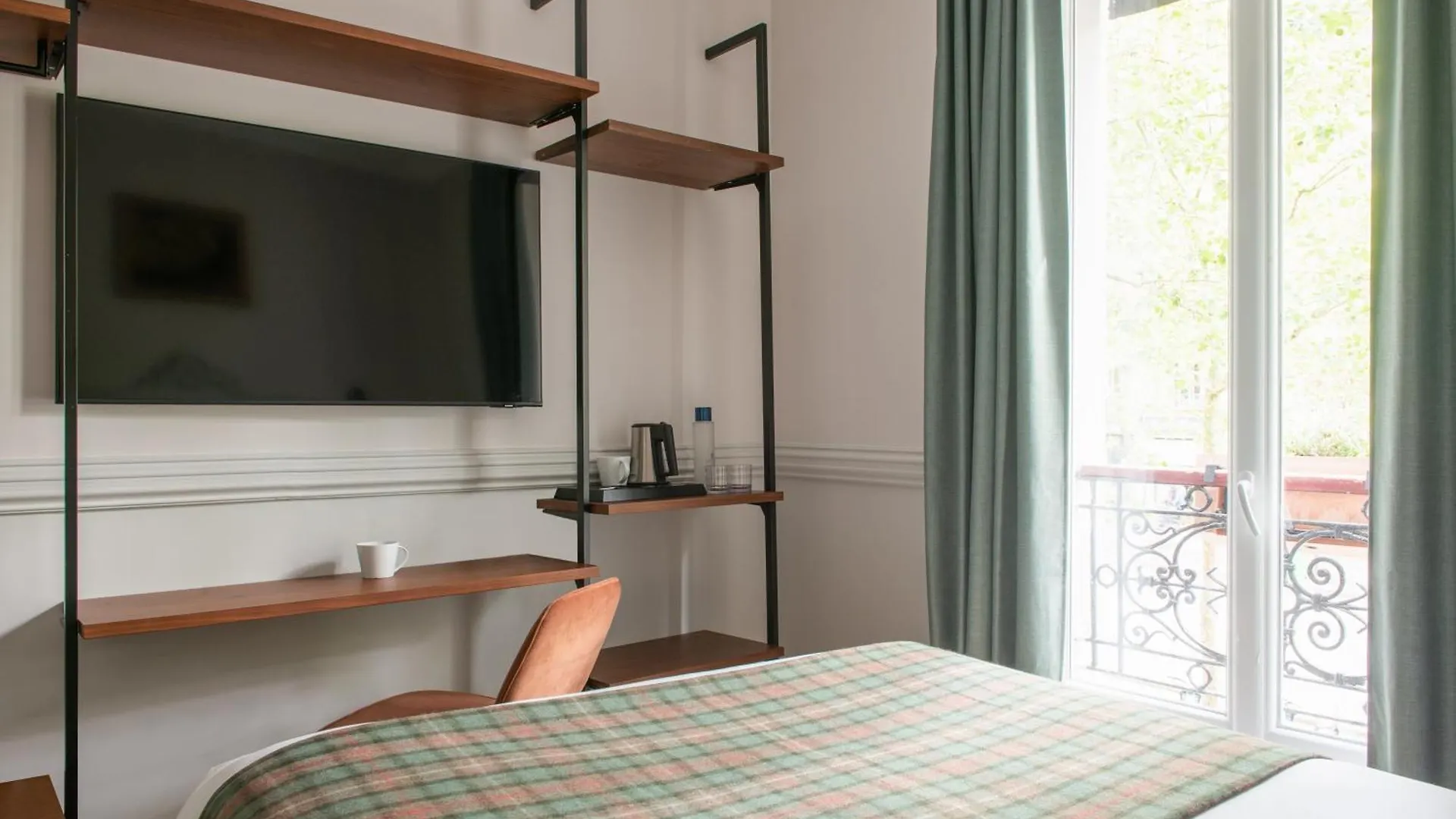 Hotel De La Porte Doree Paris