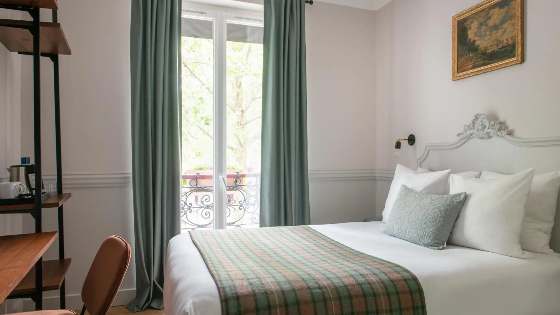 Hotel De La Porte Doree Paris 3*,