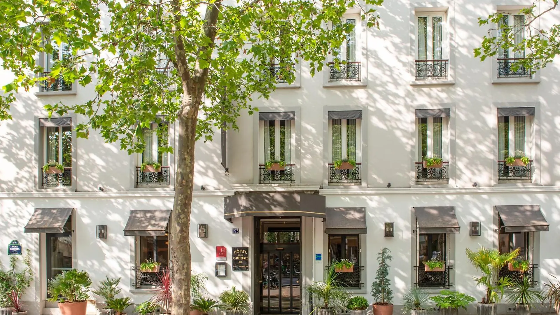 Hotel De La Porte Doree Paris