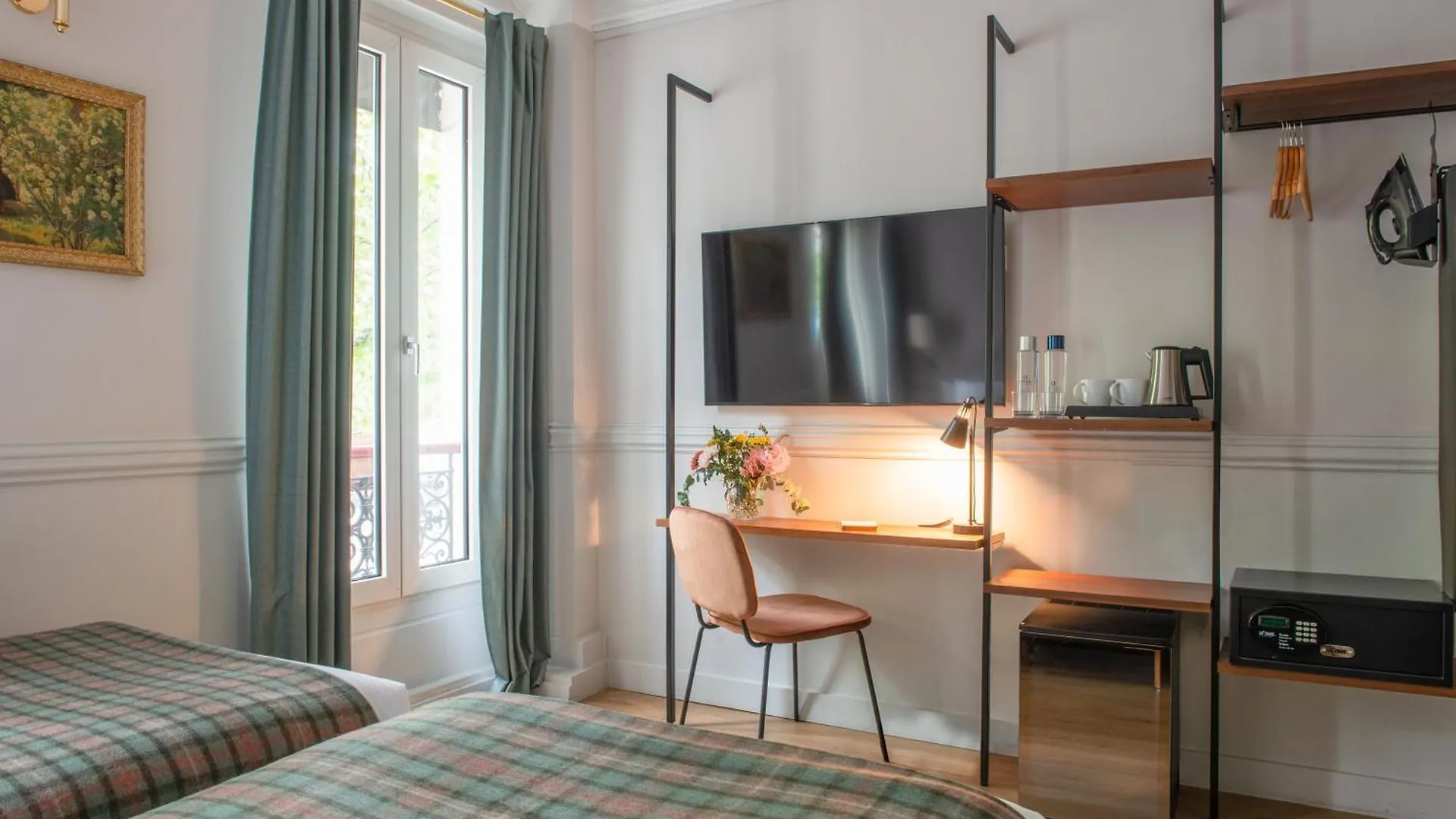 Hotel De La Porte Doree Paris