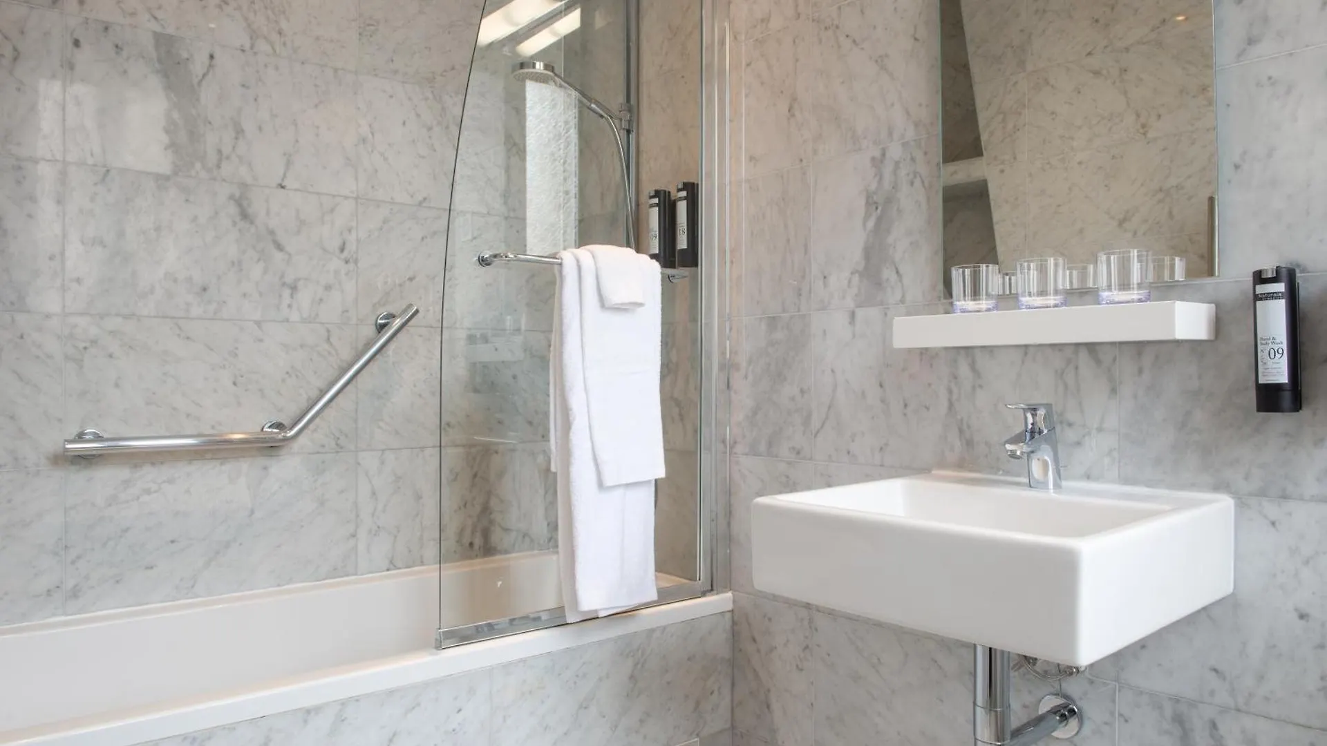 Hotel De La Porte Doree Paris 3*,