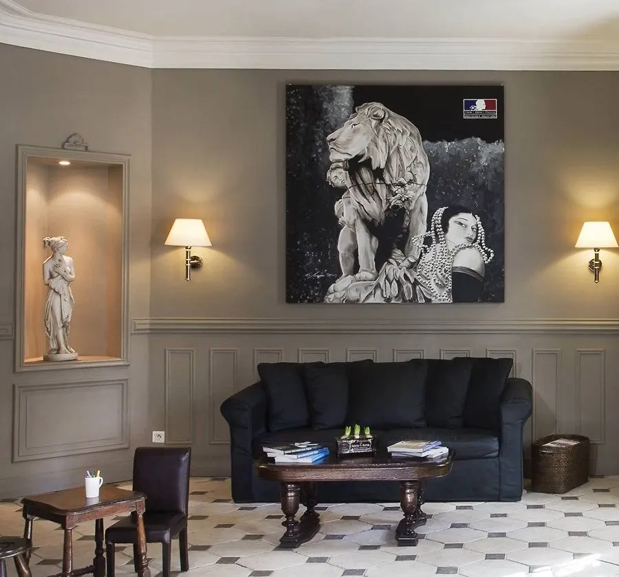 Hotel De La Porte Doree Paris